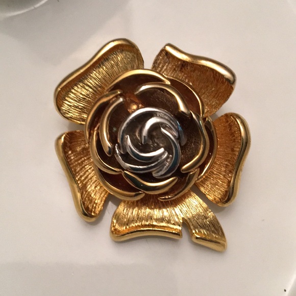 unknown Jewelry - Vintage Flower brooch
